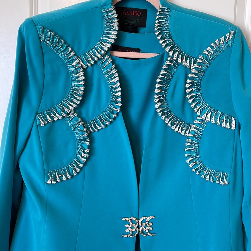 ASHRO 3-piece Skirt Set. Beautiful Detailed Designs, Jacket With Rhinestones